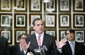 Pictured here is the press conference where plaintiffs that include medical associations, physicians, and other providers announced their lawsuit against Aetna California. At issue is Aetna’s out-of-network policies. In the center of this photograph is Rocky Delgadillo, CEO of the Los Angeles County Medical Association, discussing details of the lawsuit. (Photo by Al Seib and copyright Los Angeles Times.)